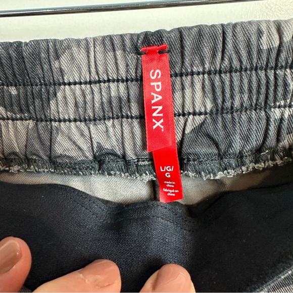 SPANX stretch Twill camo jogger pants NWT size large - Picture 5 of 10